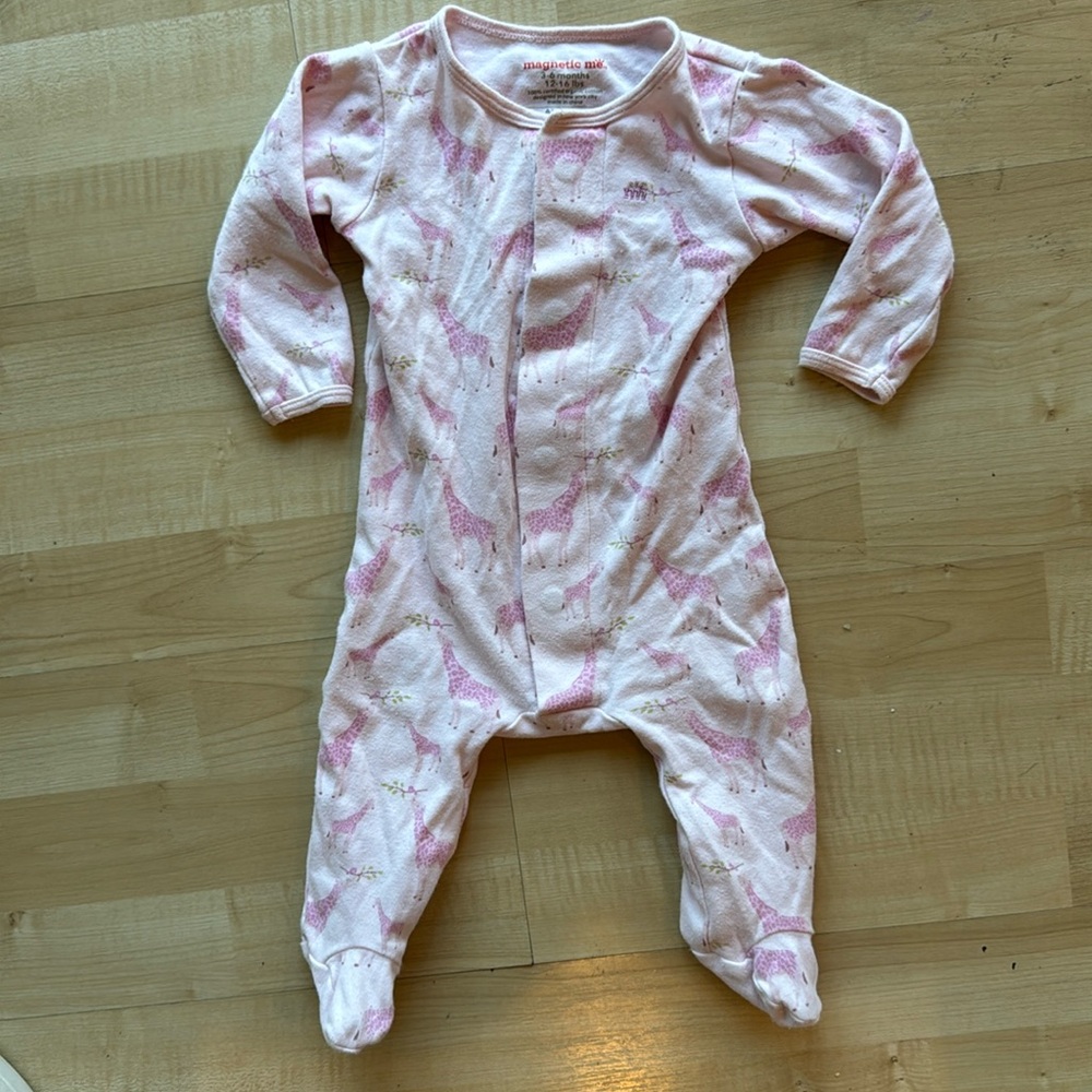 3-6 mos Magnetic Me pink giraffes bodysuit footed baby infant 100% cotton